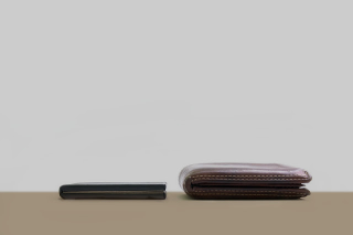 Illustration for article titled This Slim Engagement Ring Case Slips Right Into Your Back Pocket